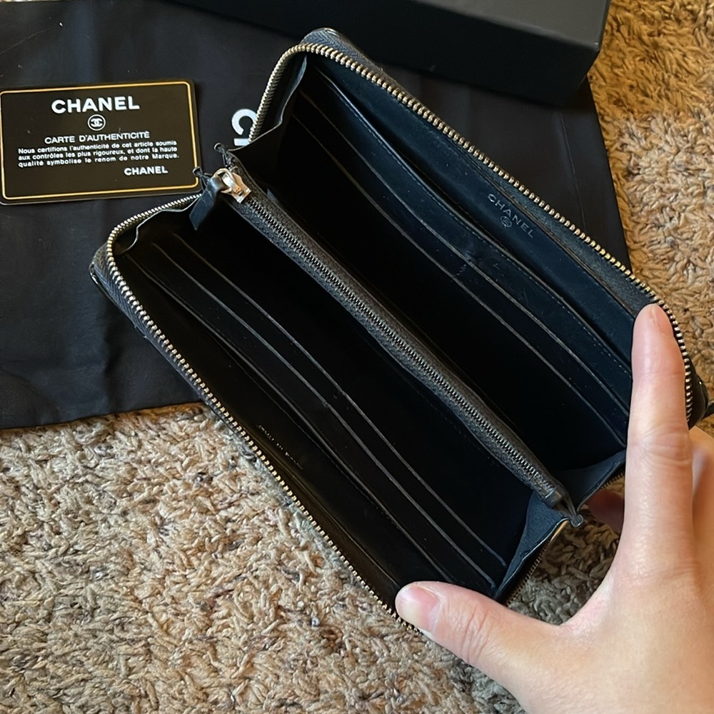 Chanel Quilted Black Patent Leather Zippy Wallet - Picture 5 of 16